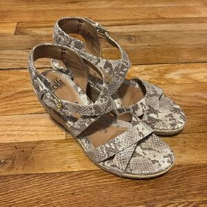 Python print espradrille sandals